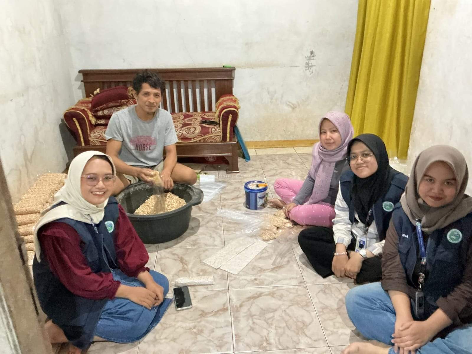 Mahasiswa KKN Unsoed Dukung UMKM Desa Sidayu Melalui Digitalisasi Pemasaran